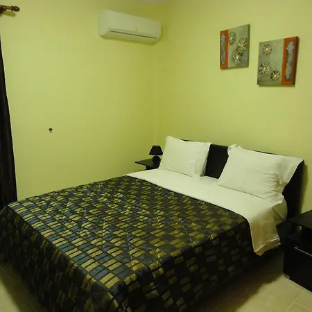 Aparthotel Suites *
